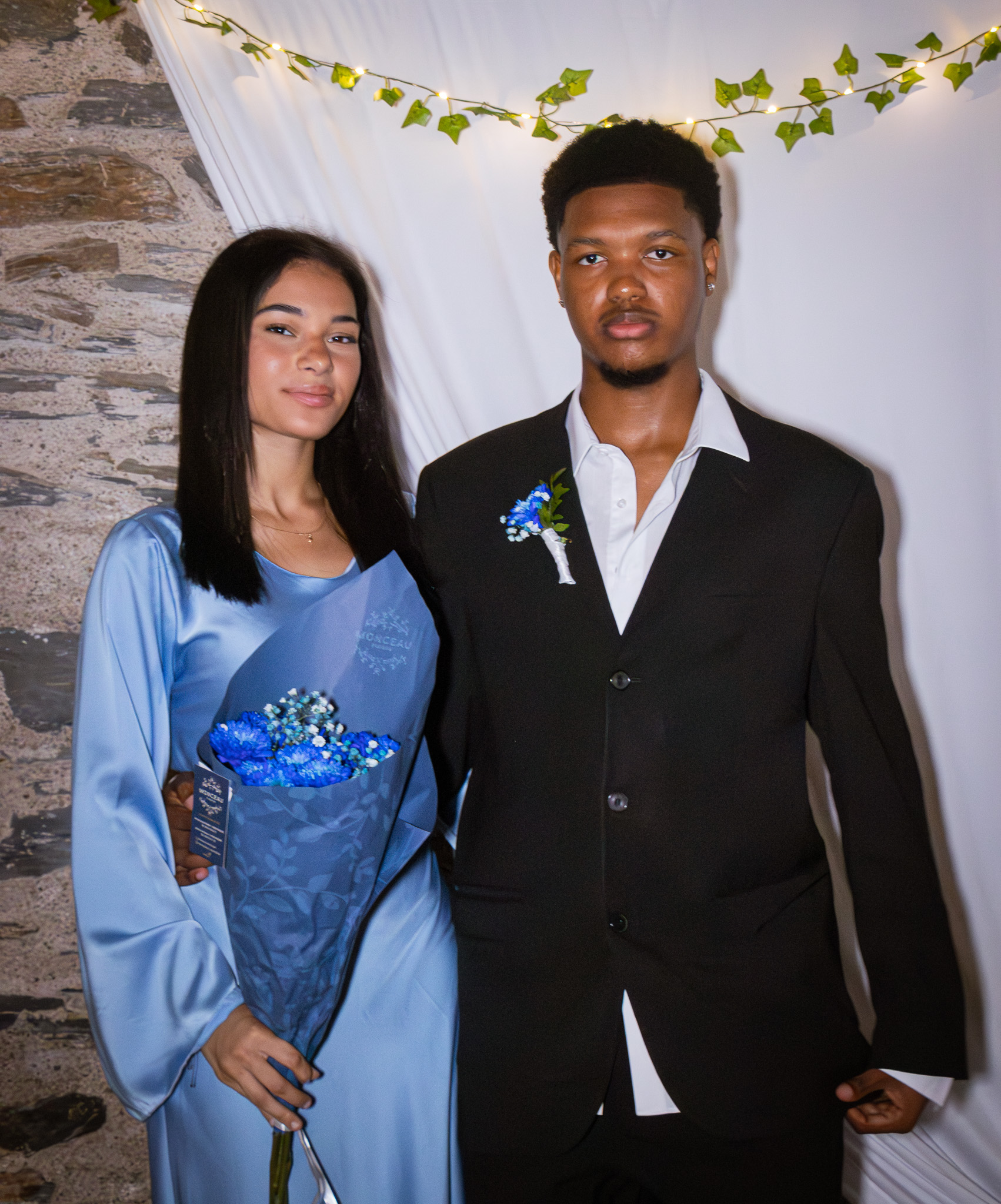 Couple en soirée capté par Ancrage Studio